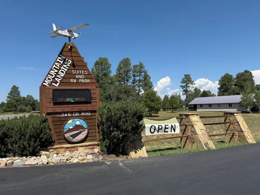 Mountain Landing Suites & RV Park - Image 1