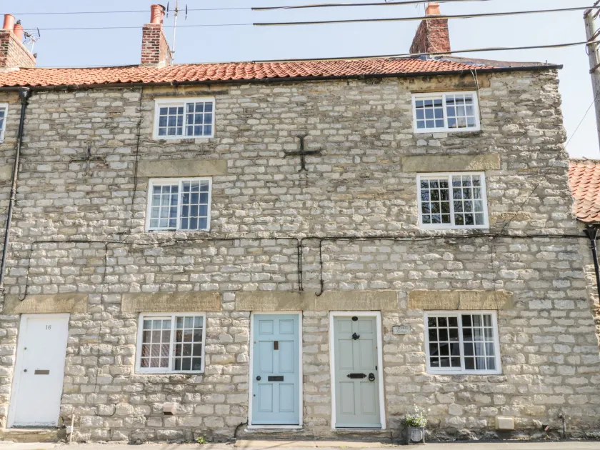 Crooked Cottage - Image 1
