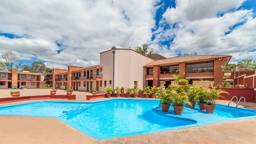 Villas del Sol Hotel & Bungalows - Image 1