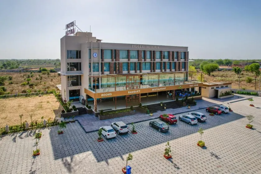 Hotel Altura CHHATRAL - Image 1