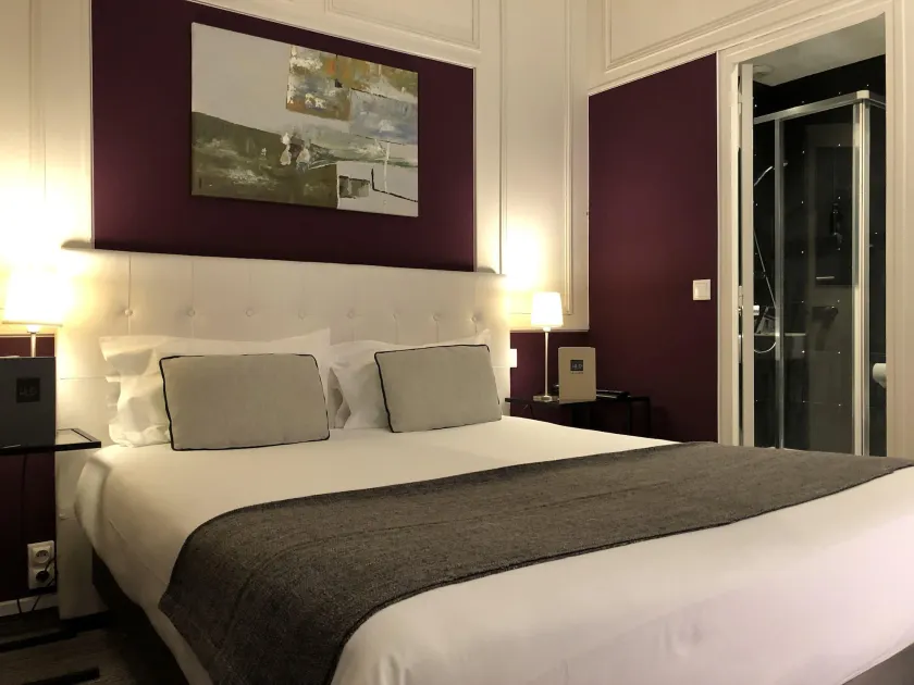 Hôtel Le Dauphin Puteaux - Image 1