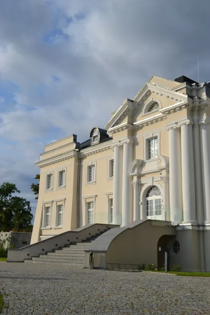 Pałac Komierowo - Image 1