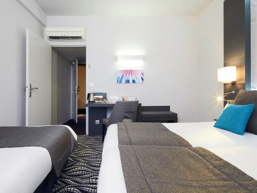 Comfort Hotel Bezons-La Defense - Image 1