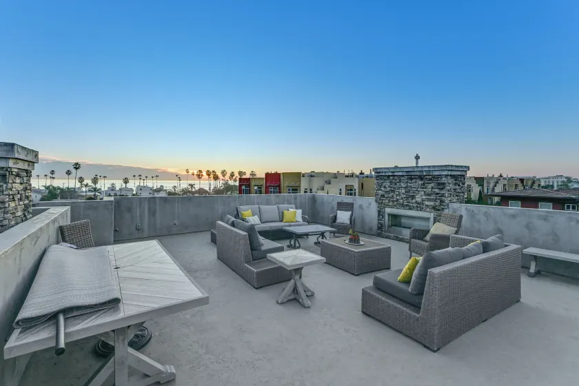 Stroll to Shore: Oceanside Condo w/ Hot Tub Access - Image 1
