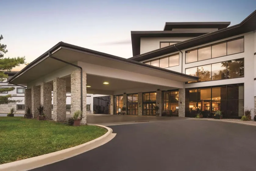 Oneida Casino Hotel - Image 1