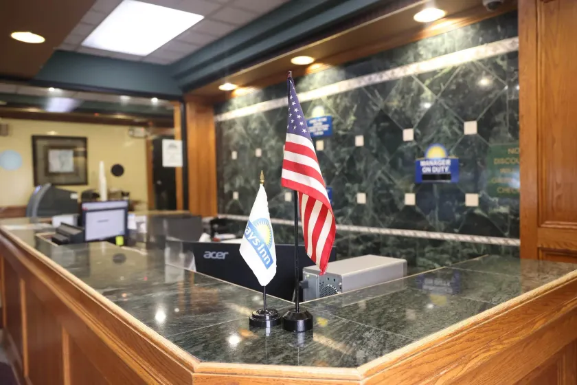 Days Inn by Wyndham Pittsburgh - Hall