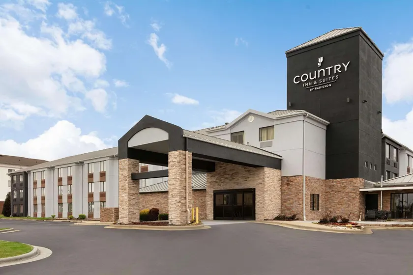 Country Inn & Suites by Radisson, Roanoke Rapids, NC - Image 1