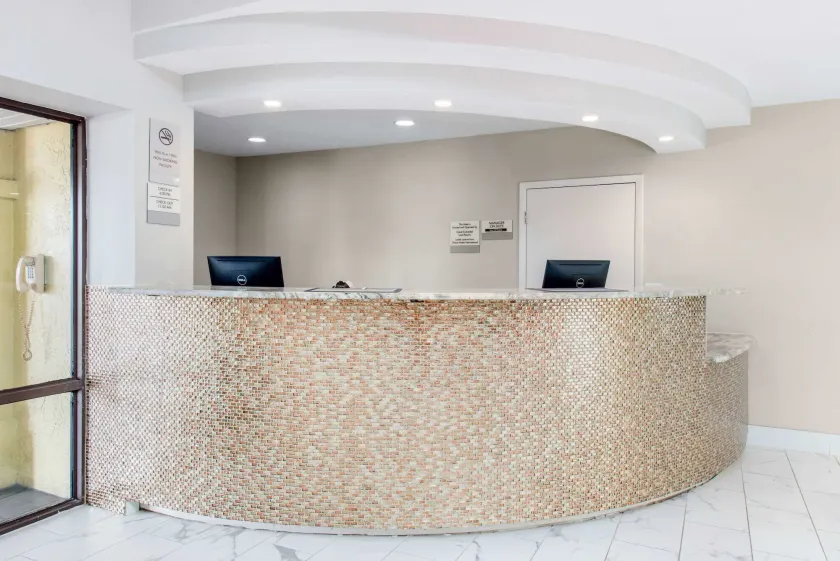 Clarion Inn & Suites Kissimmee-Lake Buena Vista South - Hall