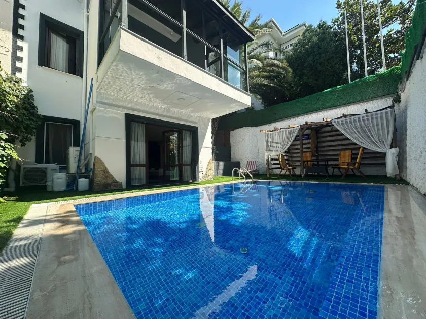 Mavilla Hotel - Image 1