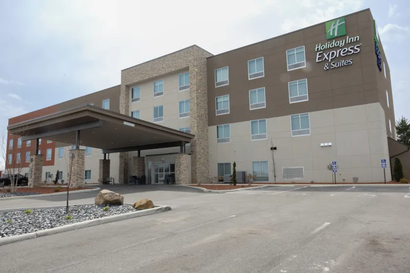 Holiday Inn Express & Suites Mansfield - Ontario by IHG - Image 1