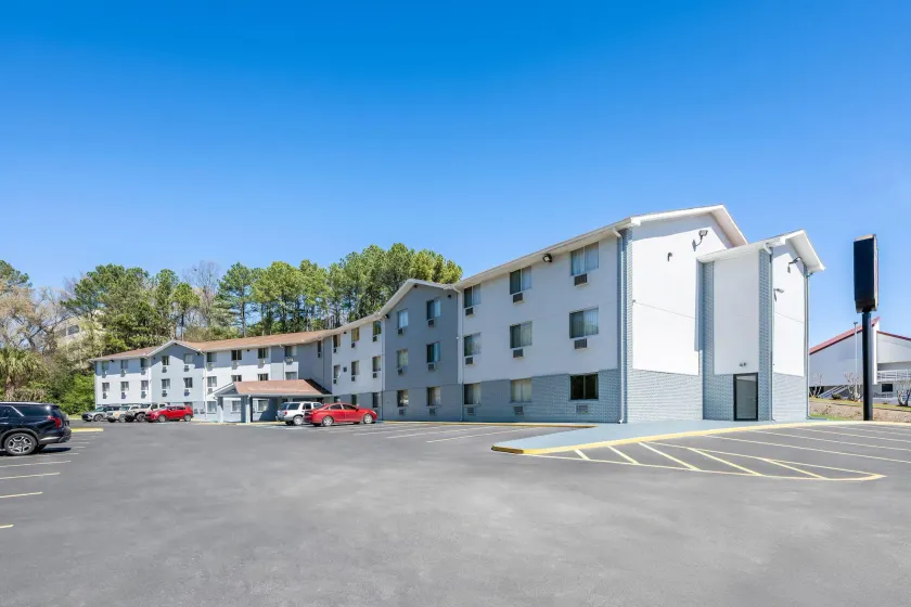 Super 8 by Wyndham Homewood Birmingham Area - Image 1