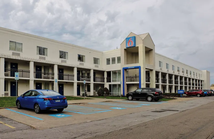 Motel 6 Buffalo NY Airport Williamsville - Image 1