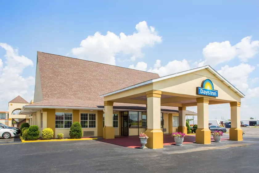 Days Inn by Wyndham Blytheville - Image 1