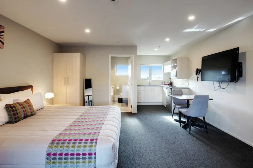 Ellerslie Palms Motel - Image 1