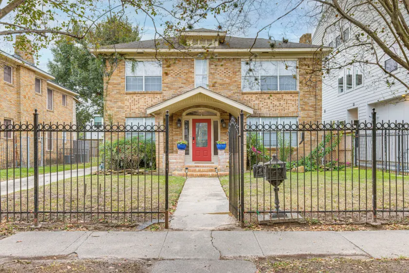 Explore Dtwn & Museum District! 4BR Houston Apts - Image 1