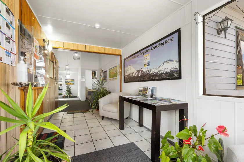 Manowhenua Lodge Hostel - Image 1