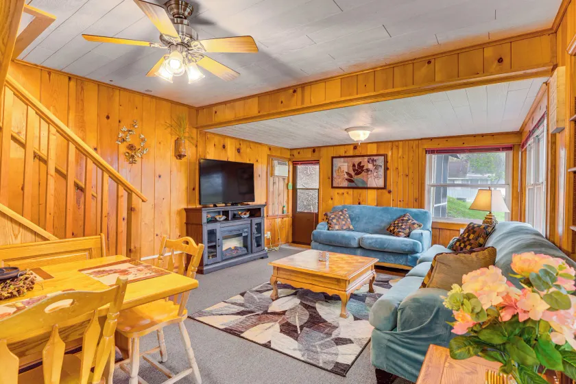 Cozy Wisconsin Cabin: Walk to Beach & Boat Ramp! - Image 1