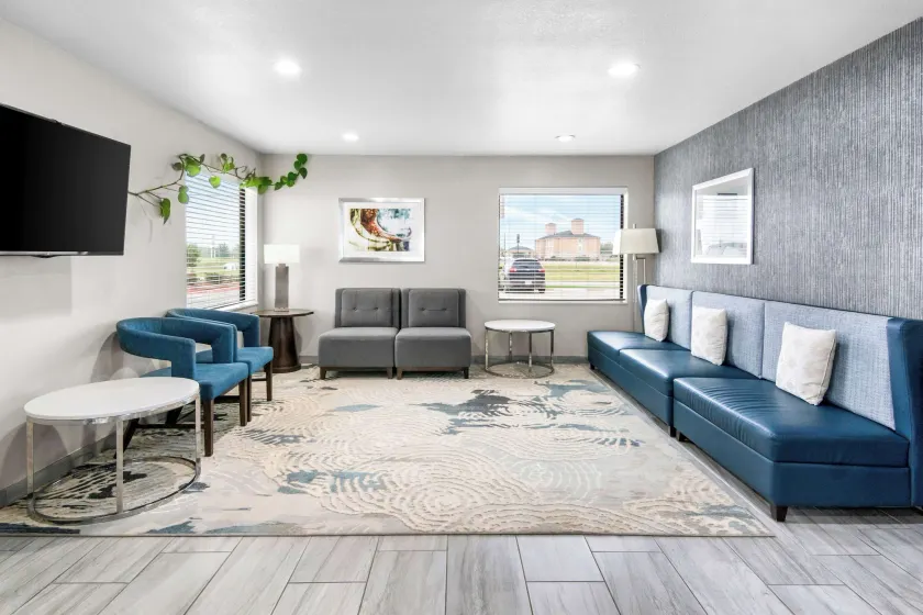 Best Western Abilene Inn & Suites - Image 1