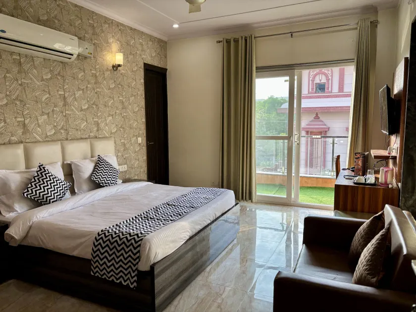 Homefort Stays, Millennium City Centre Gurugram - Image 1