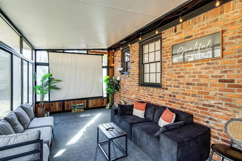 Lake Murray Retreat Near USC & Columbia - Image 1
