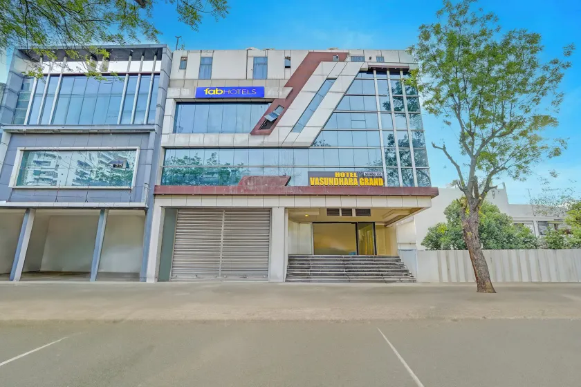 Fabhotel Vasundhara Grand - Image 1