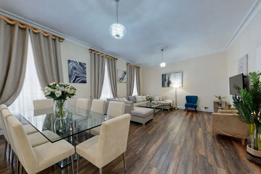 Park Lane Apartments/Shaw House - Image 1