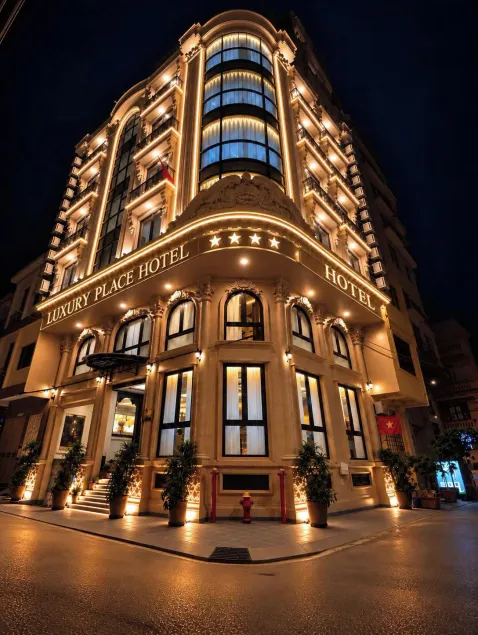 Luxury Place Hotel - Image 1