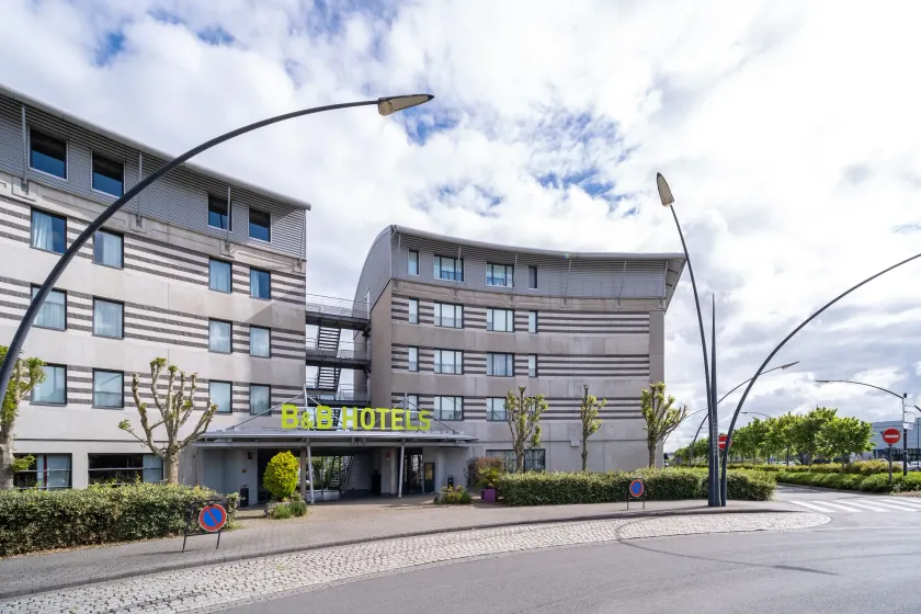 B&B HOTEL Calais Terminal Cité Europe 4 étoiles - Image 1
