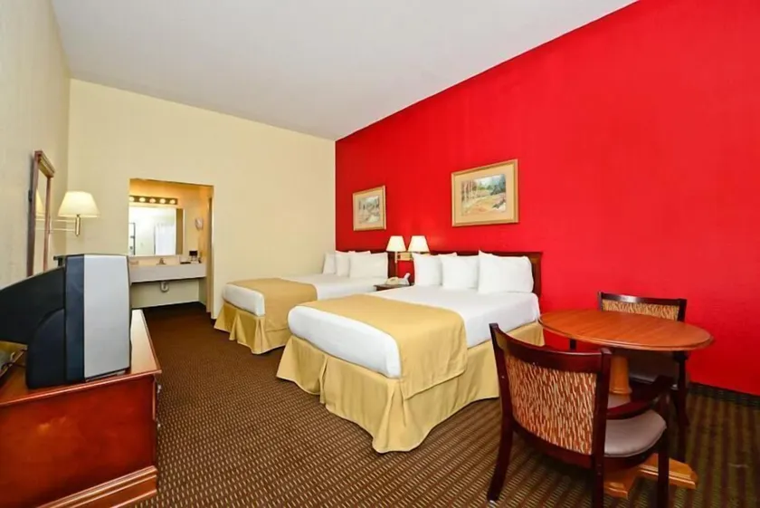Manchester Heritage Inn And Suites - Image 1
