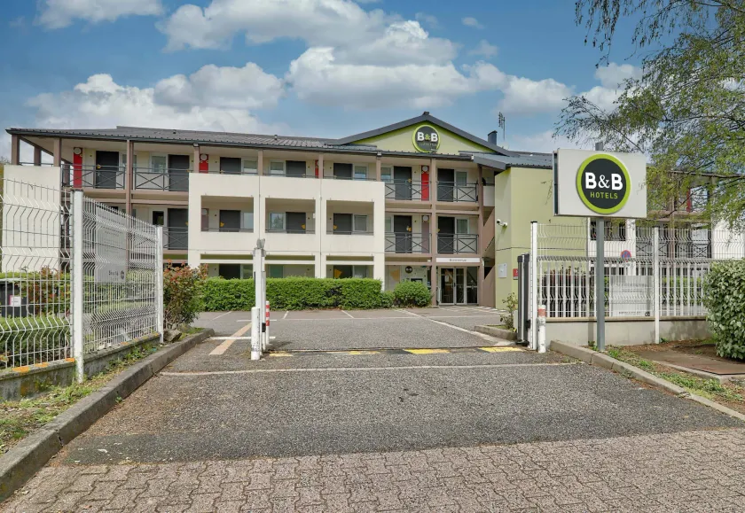 B&B HOTEL Clermont-Ferrand Le Brézet Aéroport - Image 1