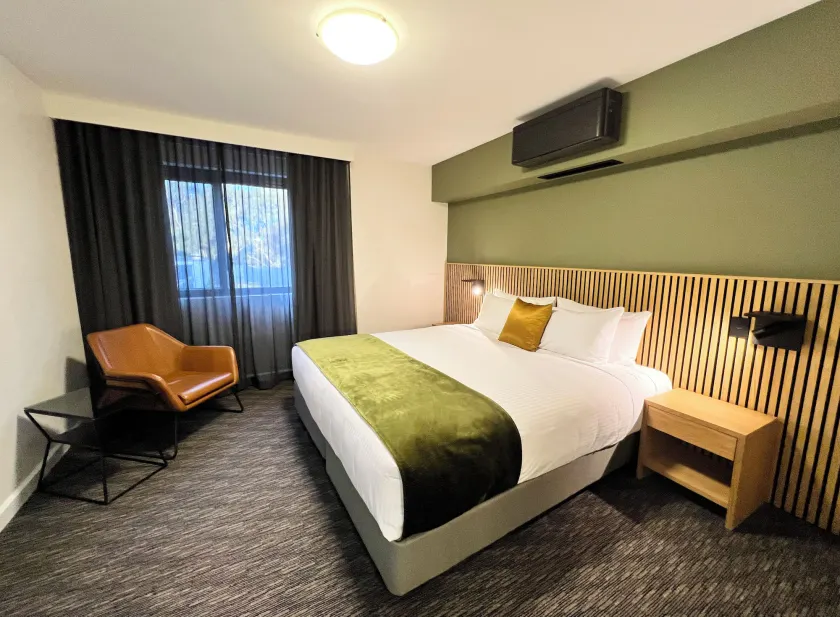 Mill Hotel Milperra Panania - Image 1