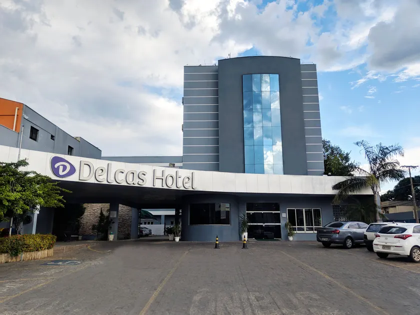 Delcas Hotel - Image 1