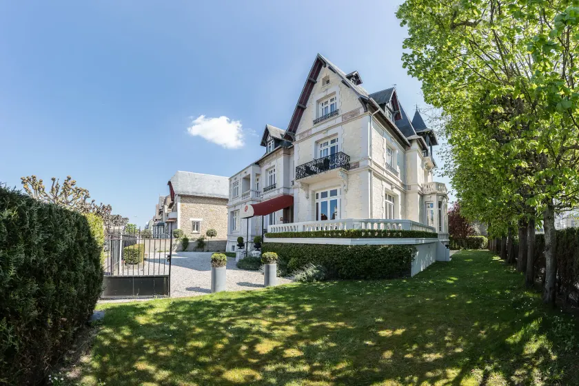 Villa 81 - Image 1