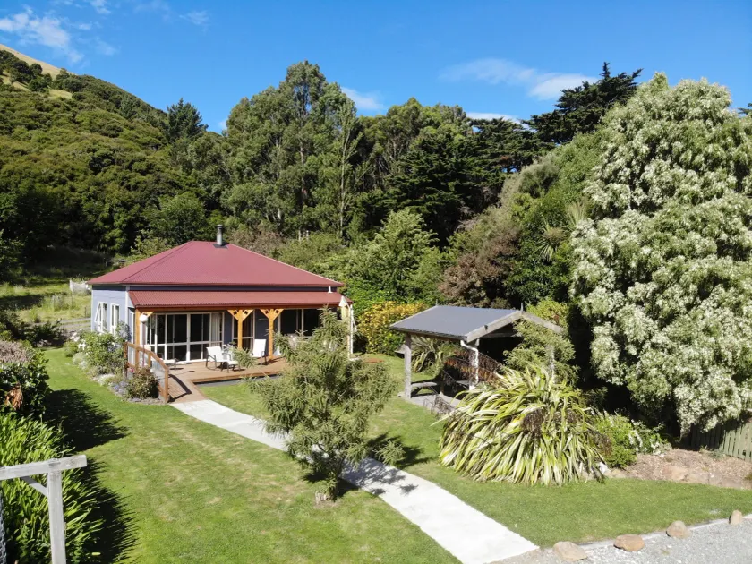 Snowberry Cottage at Lochsloy Farm Little River - Image 1