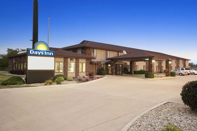 Days Inn by Wyndham Oglesby/ Starved Rock - Image 1