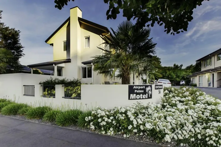 Airport Palms Motel - Image 1