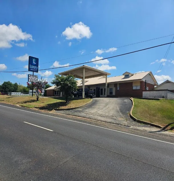 Luxury Inn & Suites and RV Park - Image 1