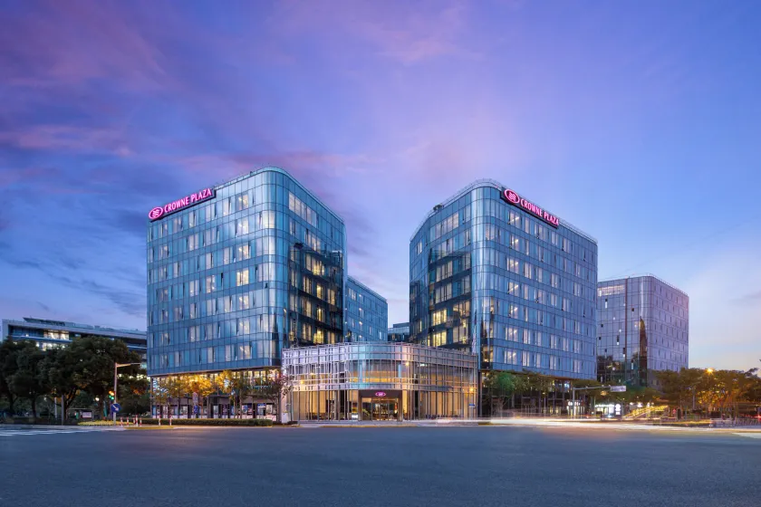 Crowne Plaza Shanghai Hongqiao by IHG - Image 1
