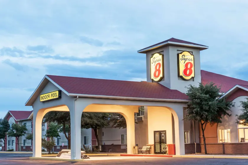 Super 8 by Wyndham Willcox - Image 1