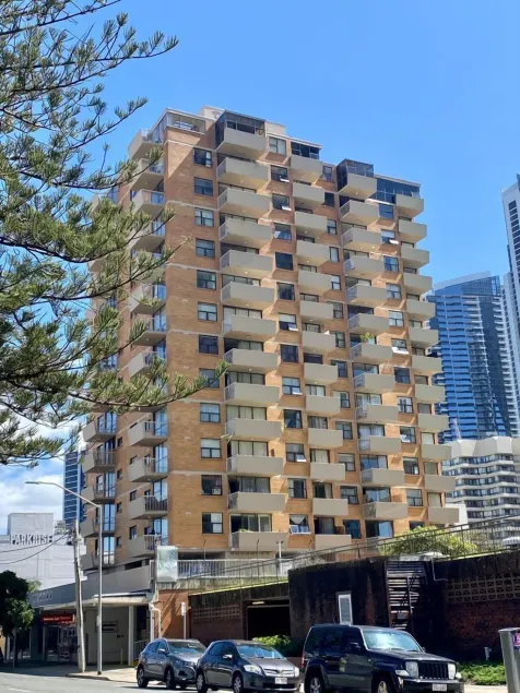 Paradise Towers Surfers Paradise - Image 1
