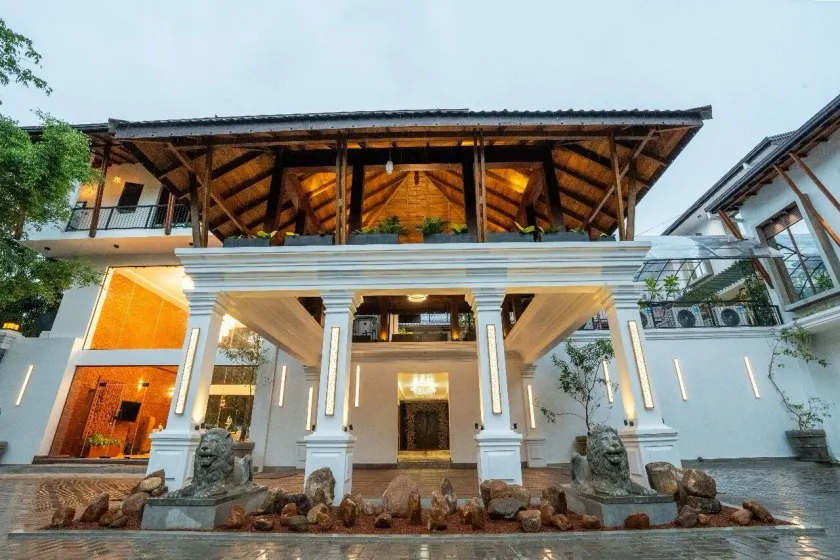 Grand Minaro  - Image 1