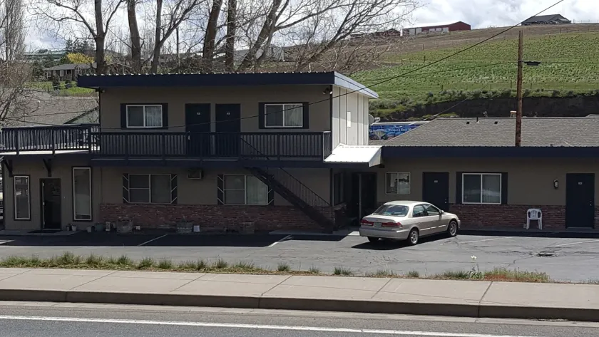 Tall Winds Motel - Image 1