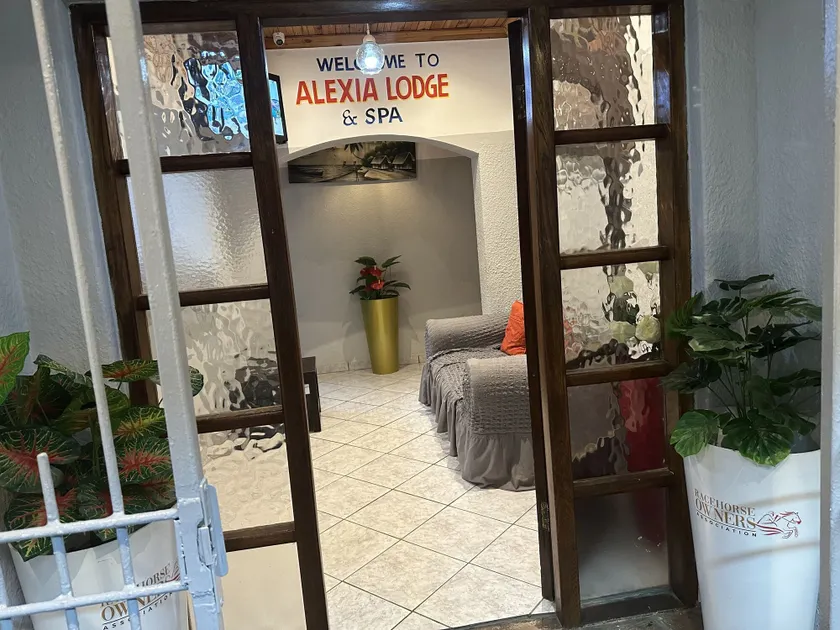 ALEXIA LODGE & SPA - Image 1