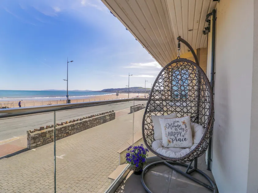 Ocean View Apartment - Image 1