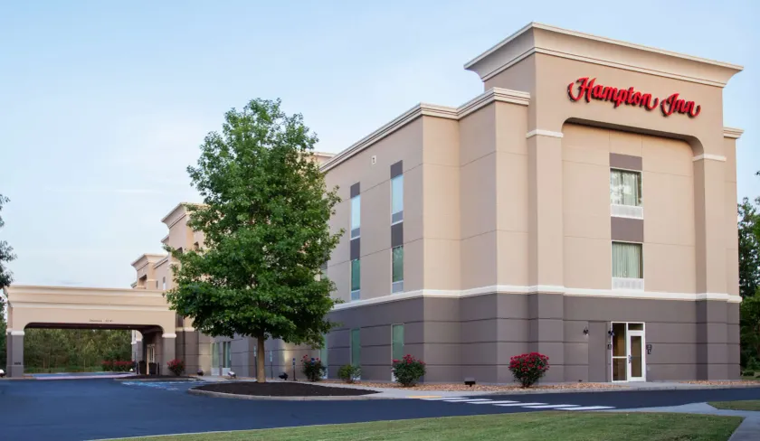 Hampton Inn Gloucester - Image 1