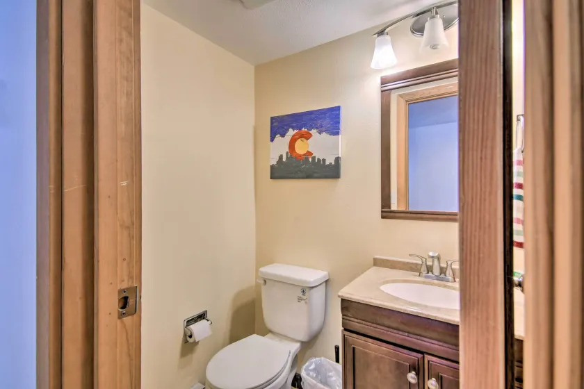 Near Lake Granby: Grand Lake Townhome w/ Views - Intérieur