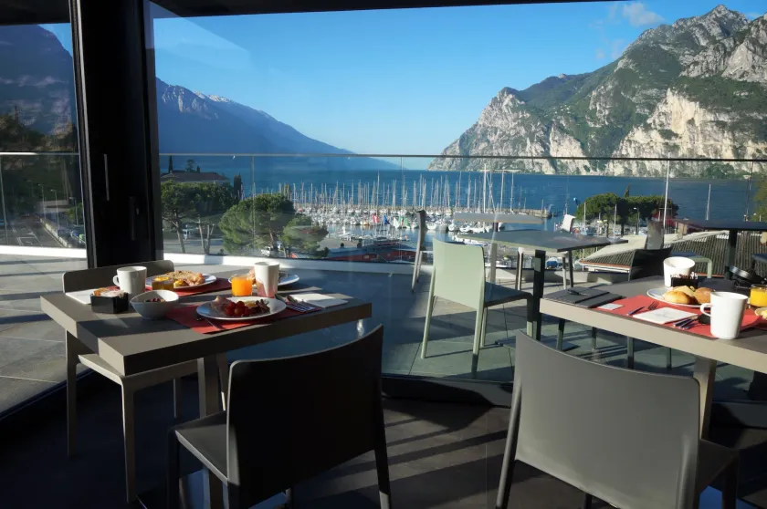 Hotel Riviera - Image 1