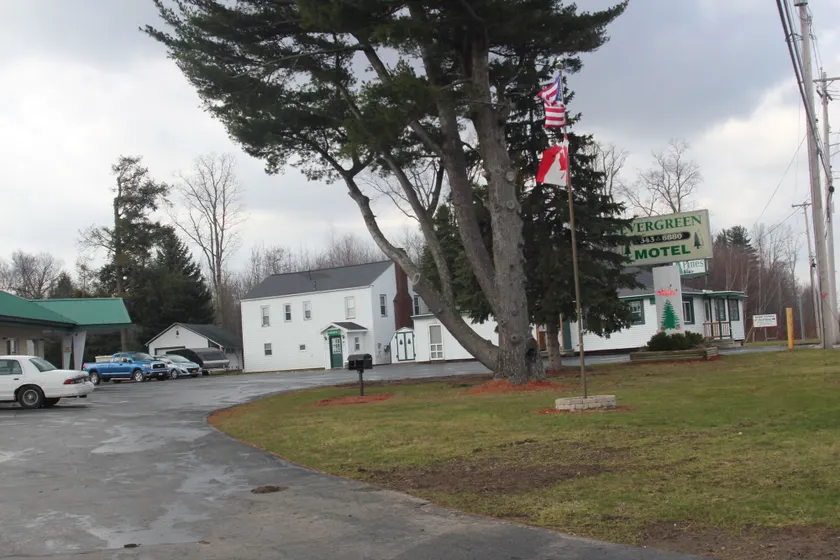 Evergreen Motel - Image 1