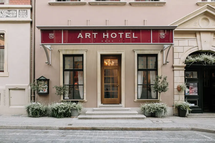Art Hotel - Image 1