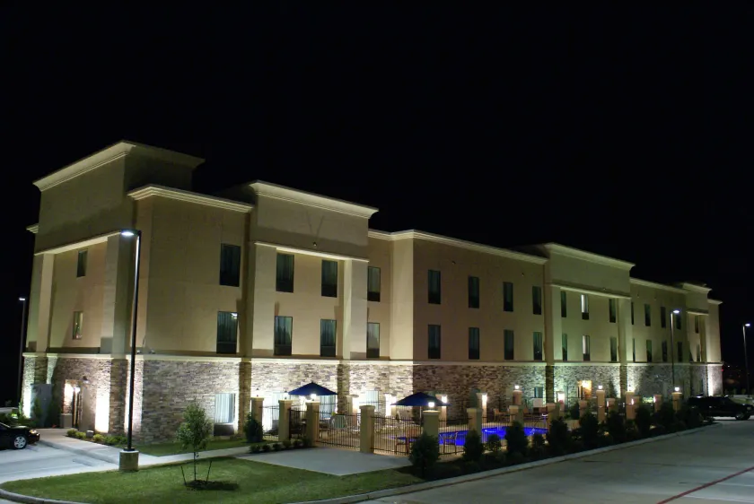 Hampton Inn & Suites Center - Image 1